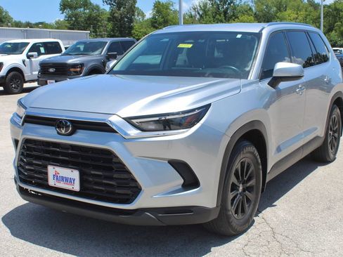 Used 2024 Toyota Grand Highlander FWD image 4