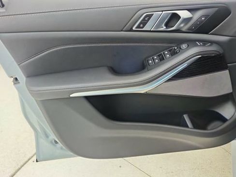 Used 2025 BMW X5 xDrive40i w/ M Sport Package image 36