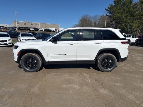 New 2026 Jeep Grand Cherokee Altitude AWD/4WD image 2