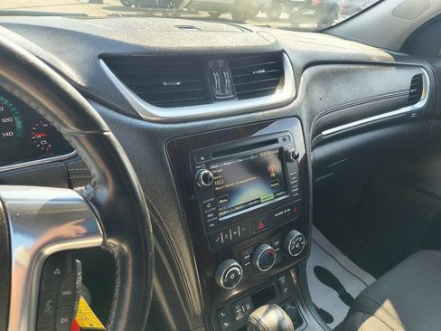 Used 2017 Chevrolet Traverse LT w/ Style and Technology Package FWD image 29
