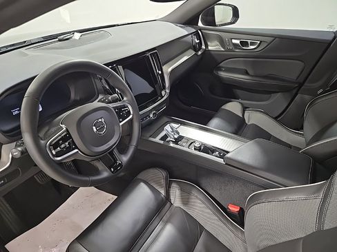 Used 2024 Volvo S60 B5 Plus image 19