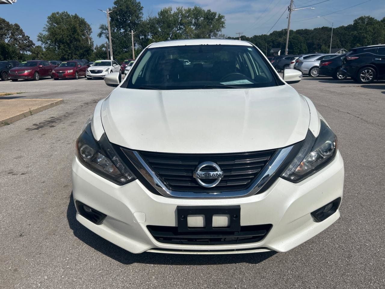 Used 2017 Nissan Altima 2.5 SL w/ 2.5 Technology Package FWD image 2
