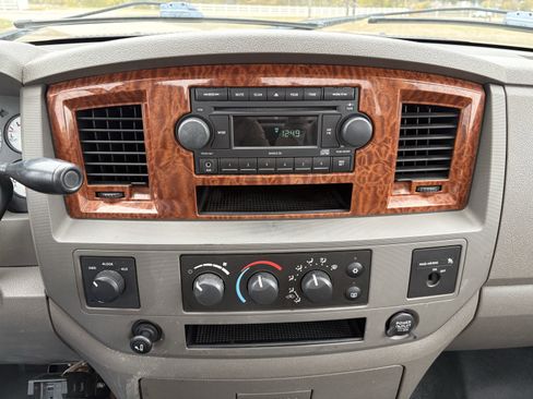 Used 2006 Dodge Ram 1500 Truck SLT w/ Trailer Tow Group image 12