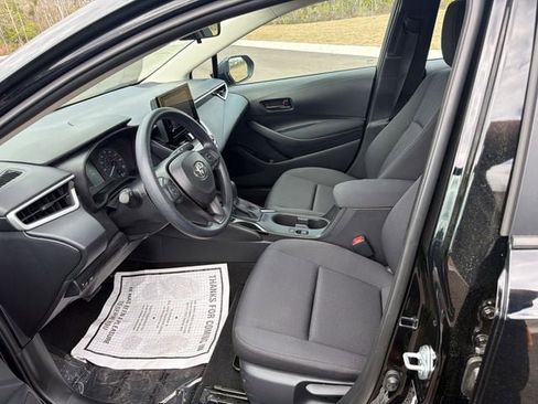 Used 2025 Toyota Corolla LE image 3