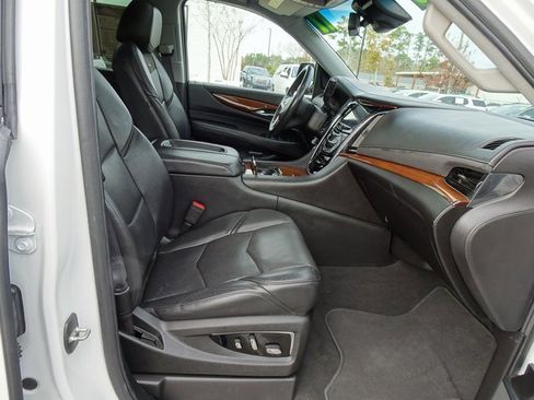 Used 2017 Cadillac Escalade Premium Luxury image 18