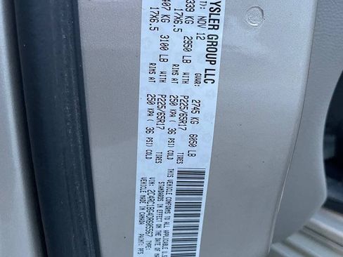 Used 2013 Chrysler Town & Country Touring FWD image 22