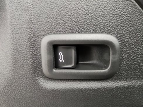 New 2025 Volkswagen Tiguan SE R-Line image 10