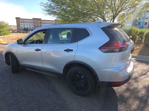 Used 2018 Nissan Rogue S FWD image 4