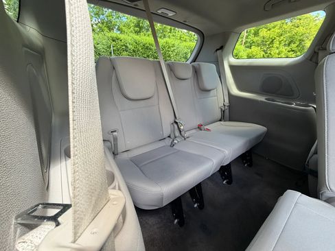 Used 2020 Kia Sedona LX FWD image 21