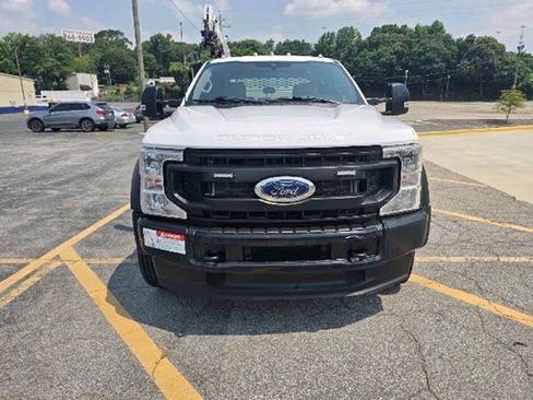 Used 2022 Ford F550 4x4 Crew Cab Super Duty w/ Power Equipment Group image 5