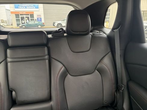 Used 2019 Jeep Cherokee Trailhawk image 14