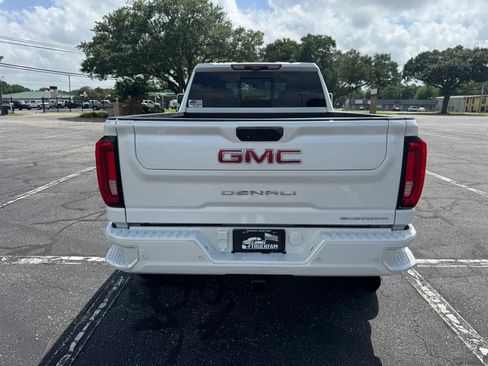 Used 2022 GMC Sierra 3500 Denali w/ Technology Package AWD/4WD image 7