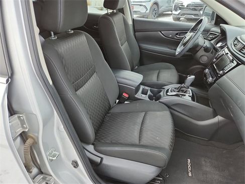 Used 2019 Nissan Rogue SV image 26