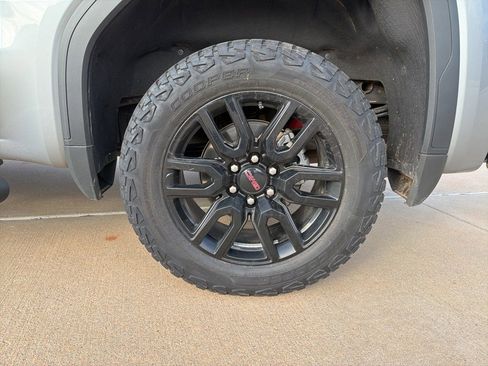 Used 2025 GMC Sierra 1500 Elevation image 12