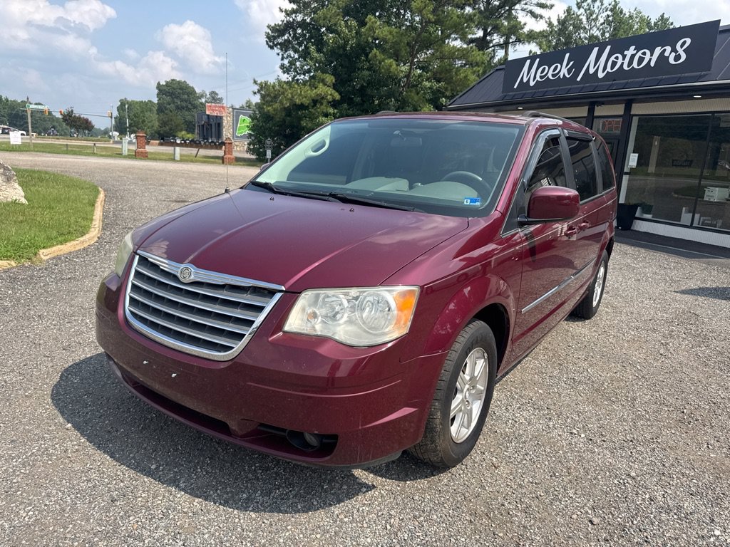 Used 2009 Chrysler Town & Country Touring FWD image 17
