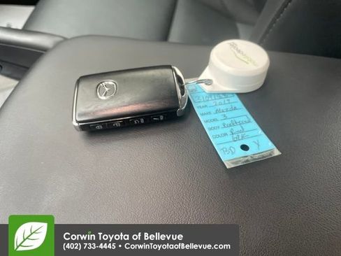 Used 2019 MAZDA MAZDA3 Sedan w/ Preferred Package image 29