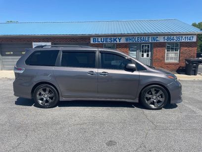 Used 2016 Toyota Sienna SE Premium