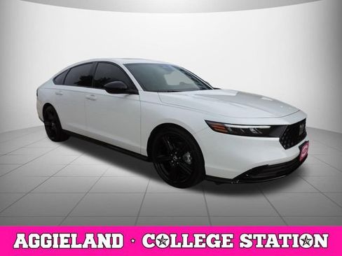Used 2025 Honda Accord Sport image 3