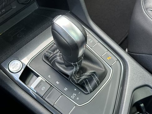 Used 2021 Volkswagen Tiguan SEL FWD image 22