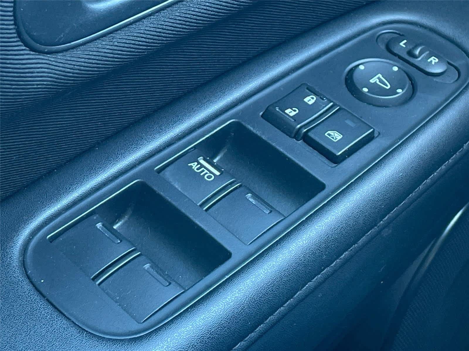 Used 2016 Honda HR-V LX image 17
