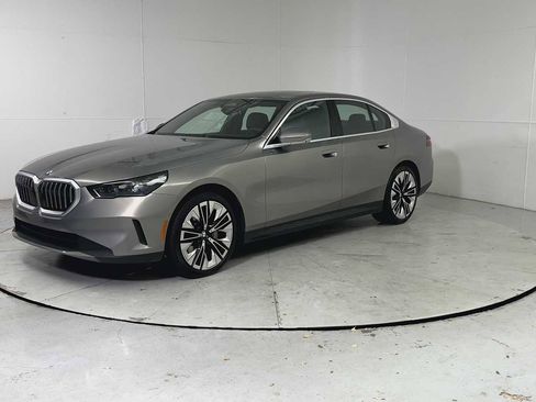 Certified 2026 BMW 530i xDrive w/ Premium Package AWD/4WD image 6