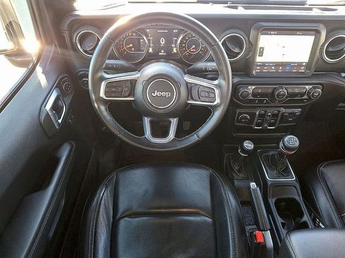 Used 2021 Jeep Gladiator Overland image 11