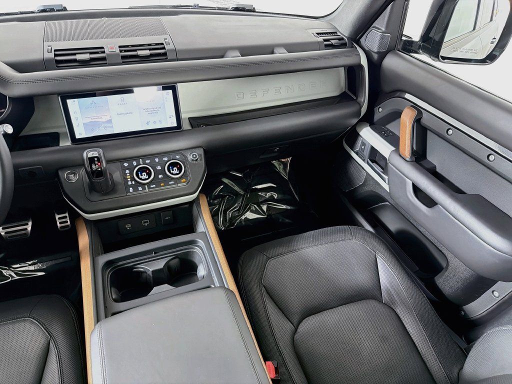 Used 2023 Land Rover Defender 110 X-Dynamic SE AWD/4WD image 25