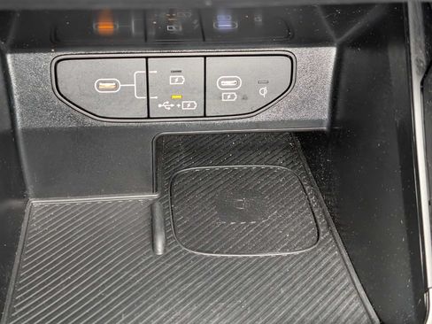 Used 2025 Kia Sorento S AWD/4WD image 32