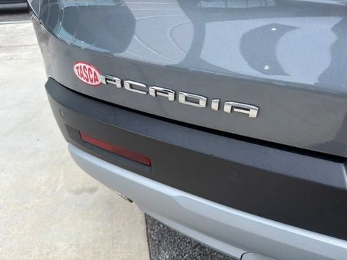 Used 2021 GMC Acadia SLT w/ Technology Package FWD image 8