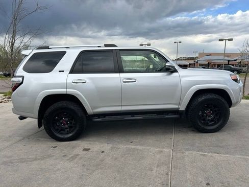 Used 2022 Toyota 4Runner SR5 Premium w/ Moonroof Package AWD/4WD image 9