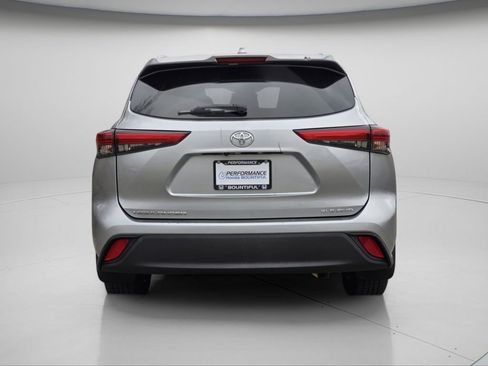 Used 2020 Toyota Highlander XLE image 20