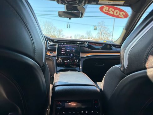 Used 2025 Jeep Grand Cherokee Summit AWD/4WD image 56