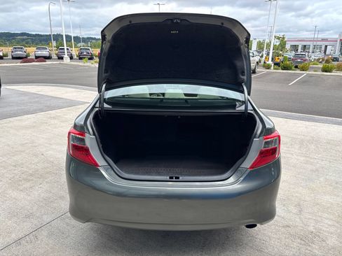Used 2012 Toyota Camry XLE w/ Leather Pkg FWD image 13