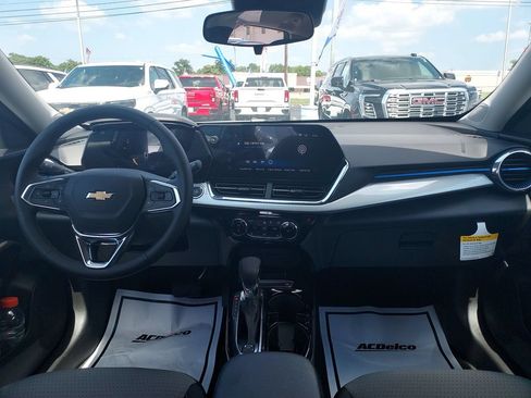 New 2026 Chevrolet Trax LT w/ LT Convenience Package FWD image 12