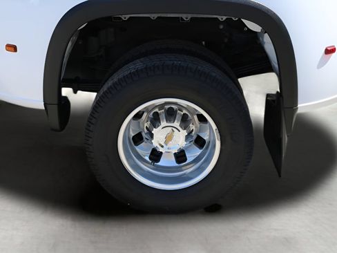 Used 2025 Chevrolet Silverado 3500 LT w/ Safety Package AWD/4WD image 9