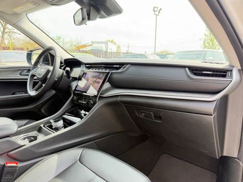 Used 2024 Jeep Grand Cherokee Limited image 28