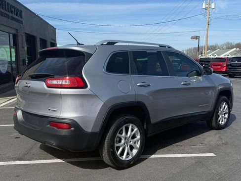 Used 2015 Jeep Cherokee Latitude w/ Comfort/Convenience Group image 16