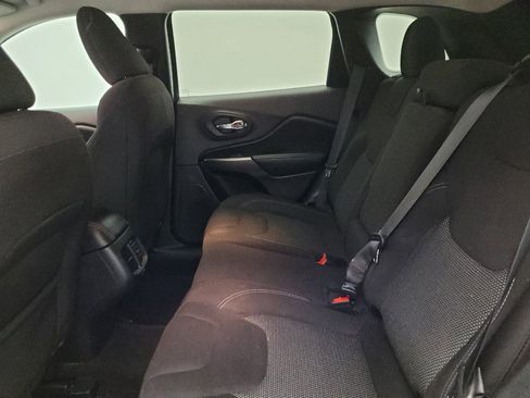 Used 2020 Jeep Cherokee Latitude AWD/4WD image 18