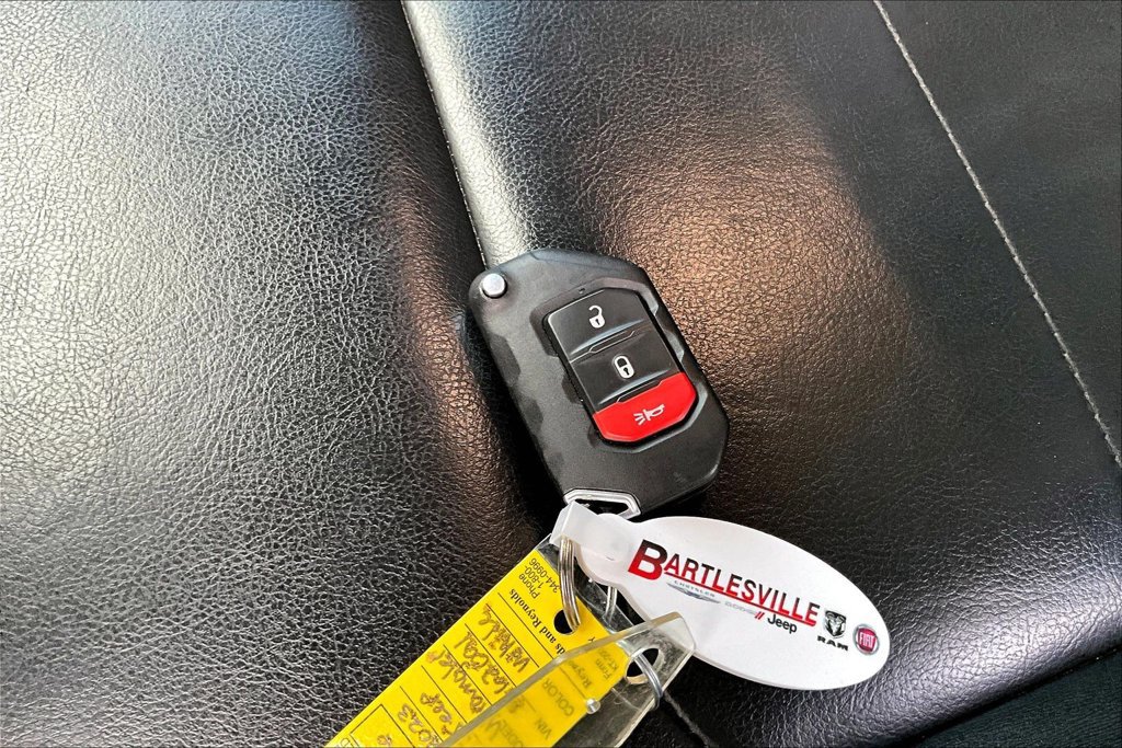 Used 2023 Jeep Wrangler Unlimited Sahara AWD/4WD image 9