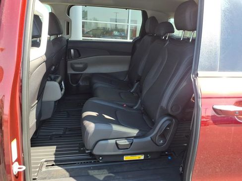 New 2026 Kia Carnival EX image 10