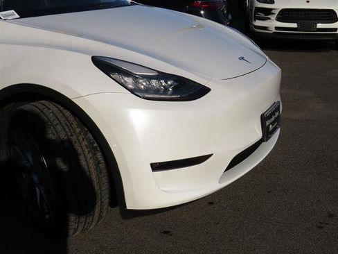 Used 2020 Tesla Model Y Long Range image 17