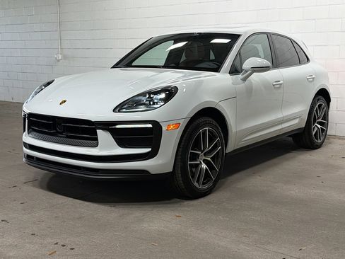 Certified 2023 Porsche Macan image 1