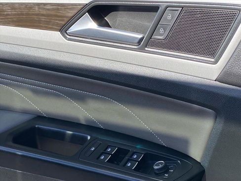 Used 2021 Volkswagen Atlas SE w/ Towing Package image 17