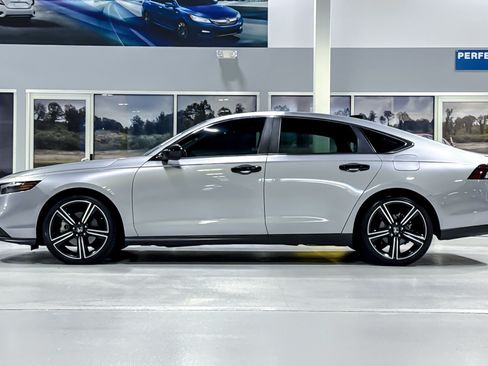 Used 2023 Honda Accord Sport image 2