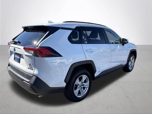 Used 2019 Toyota RAV4 LE w/ Carpet Mat Package AWD/4WD image 6
