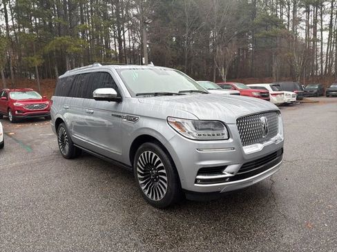 Used 2021 Lincoln Navigator Black Label w/ Cargo Convenience Package image 3