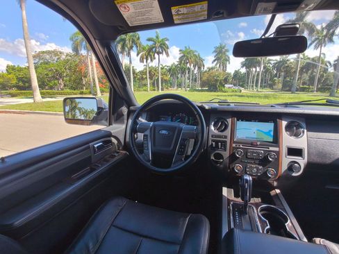 Used 2017 Ford Expedition Platinum RWD image 29