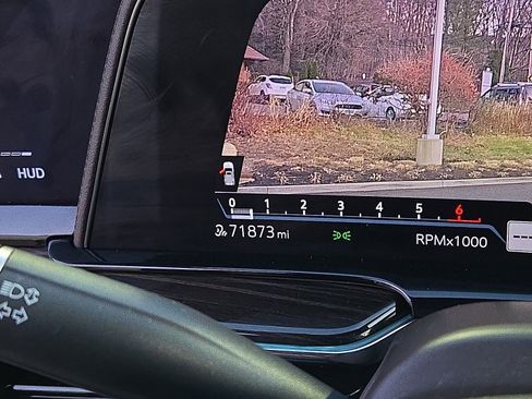 Used 2023 Cadillac Escalade Premium Luxury image 22