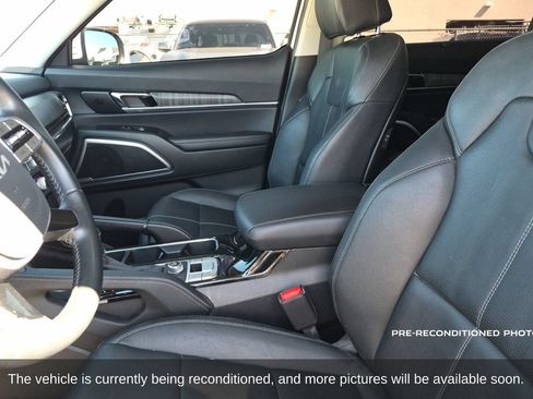 Used 2025 Kia Telluride EX w/ EX Captain's Chair Package FWD image 11
