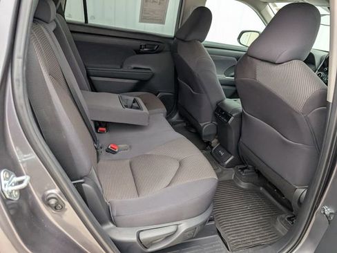 Used 2023 Toyota Highlander L AWD/4WD image 29